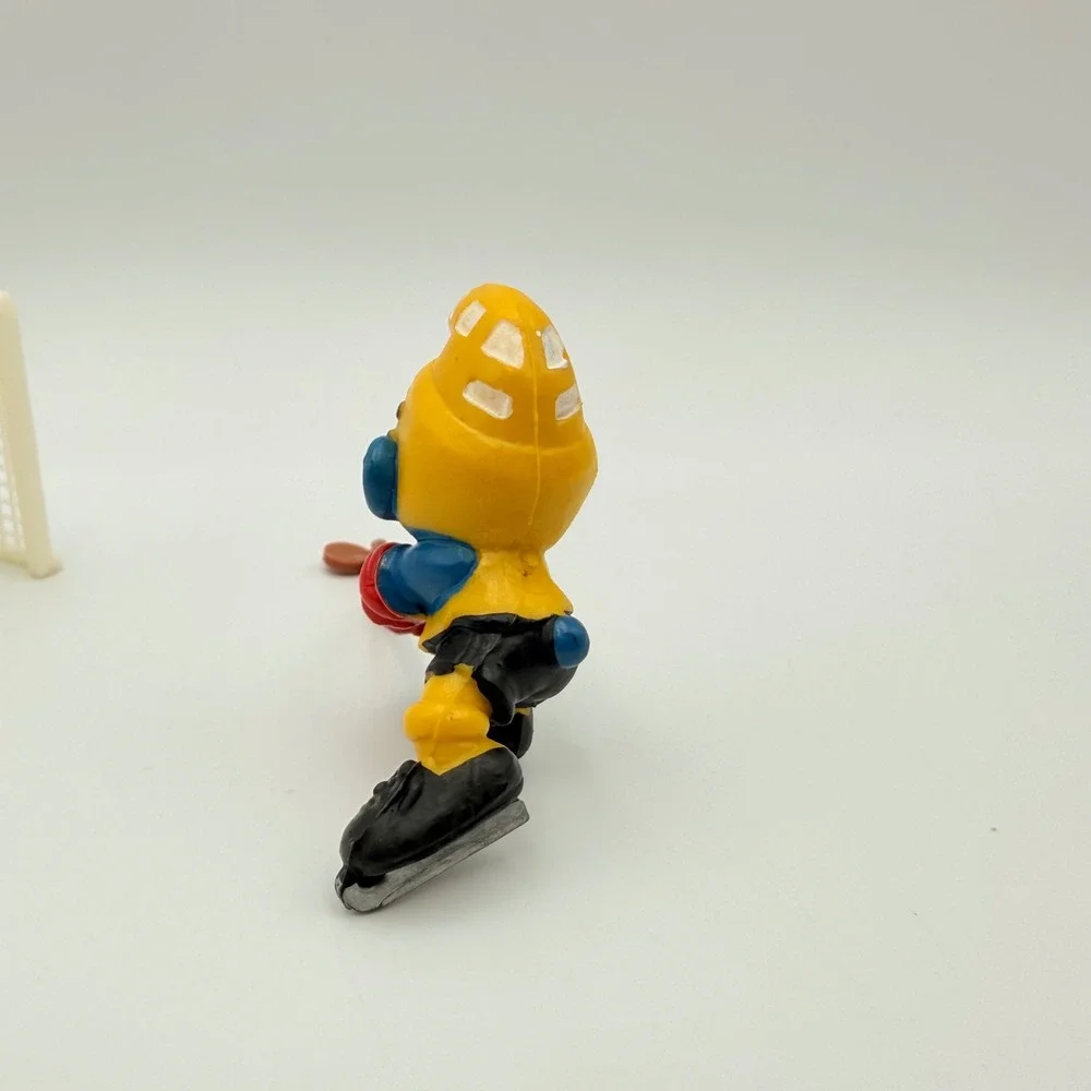 Vintage 1979 Peyo Smurf Hockey Player PVC Figure with Goal Net Accessory